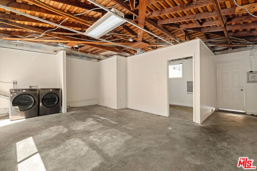 2800 Veteran Ave