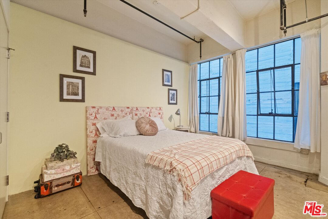 746 S Los Angeles St Unit: 403
