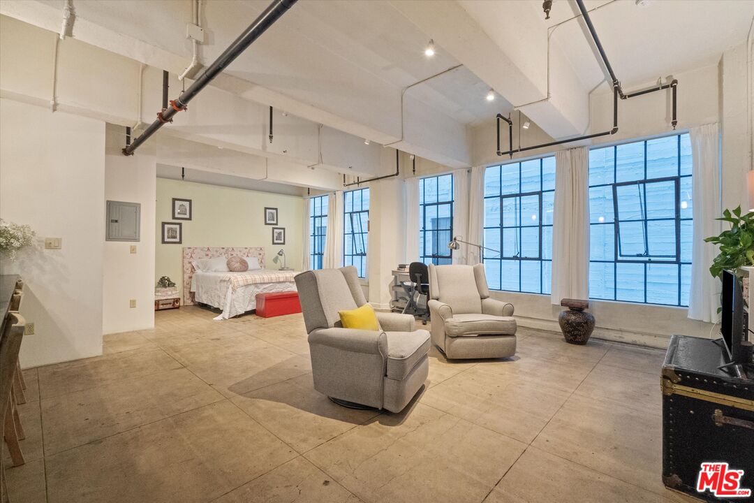 746 S Los Angeles St Unit: 403