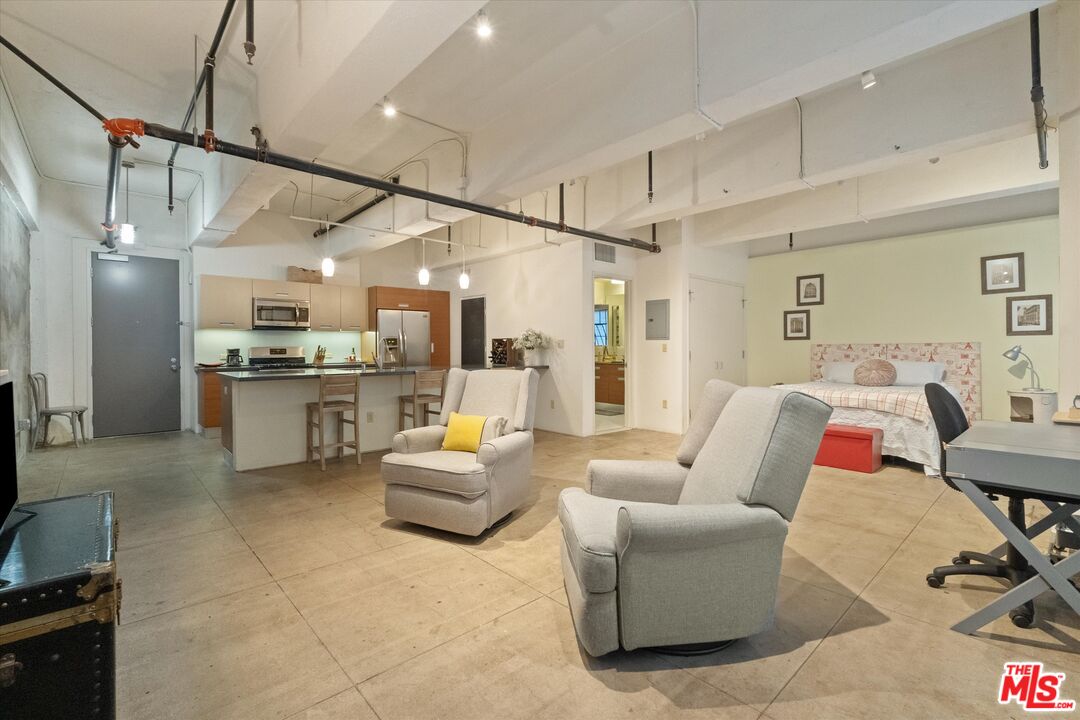 746 S Los Angeles St Unit: 403