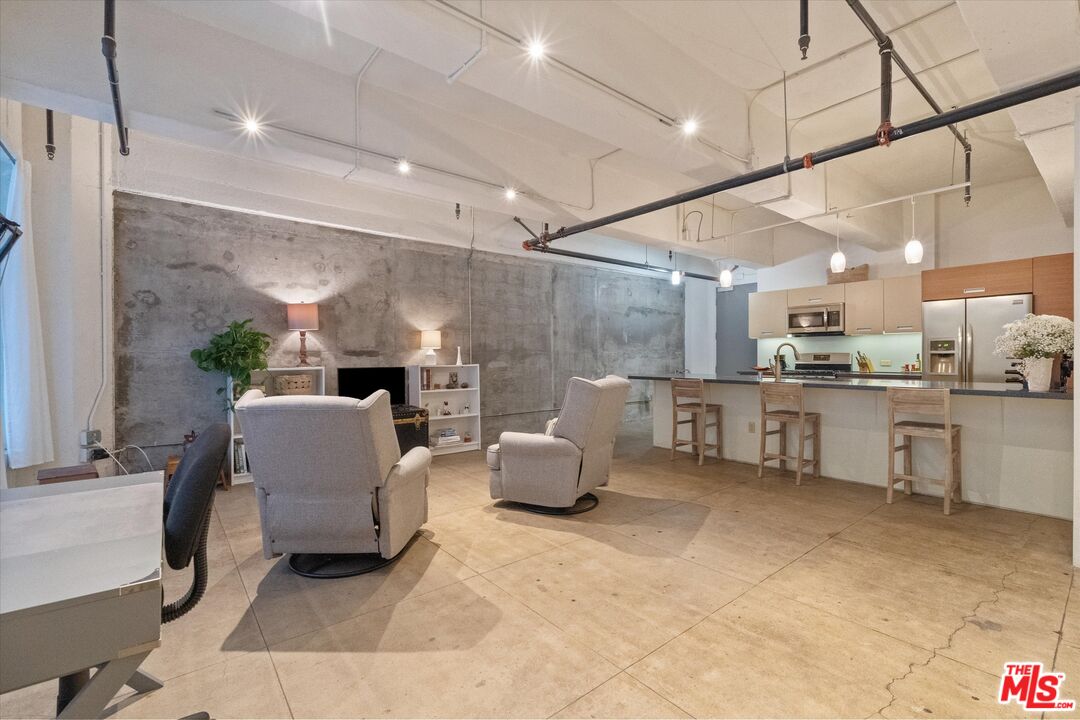 746 S Los Angeles St Unit: 403