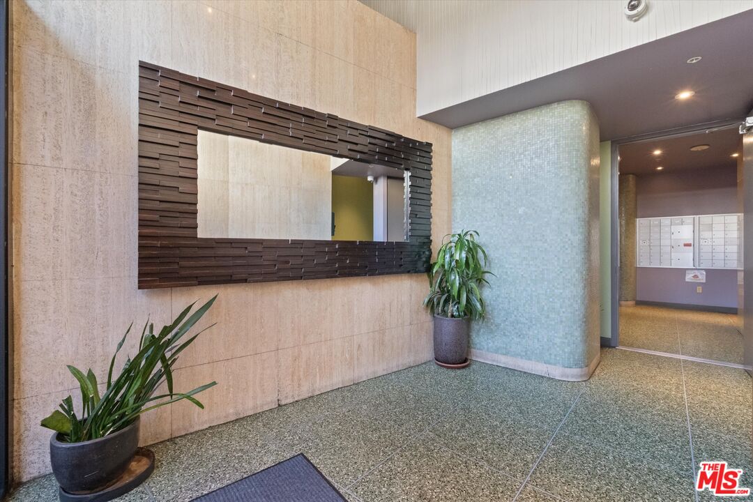 746 S Los Angeles St Unit: 403