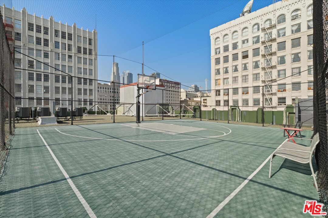 746 S Los Angeles St Unit: 403
