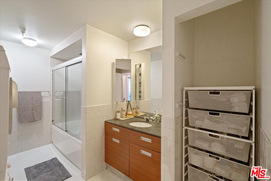 746 S Los Angeles St Unit: 403