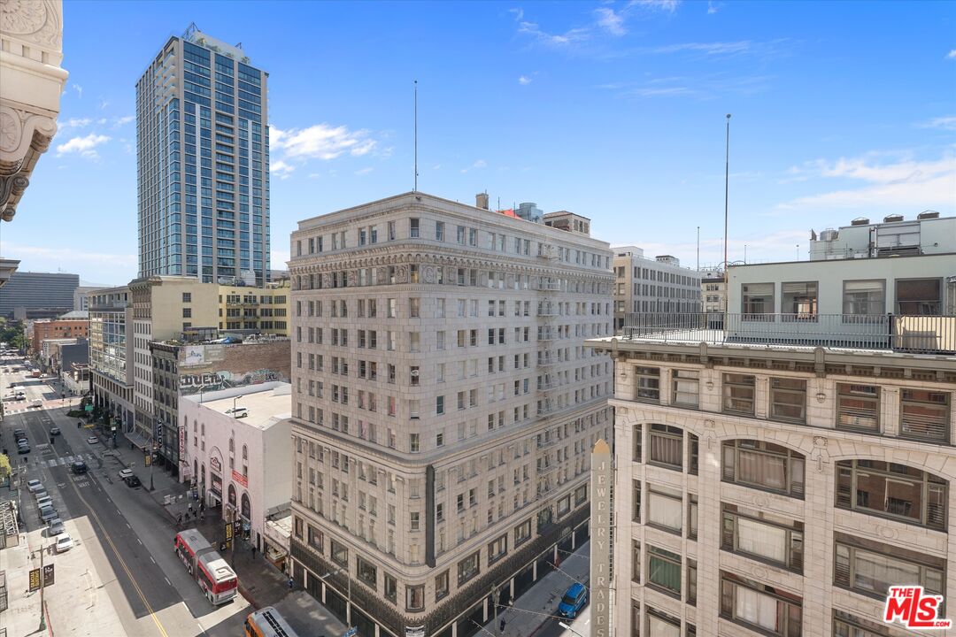 312 W 5th St Unit: 917