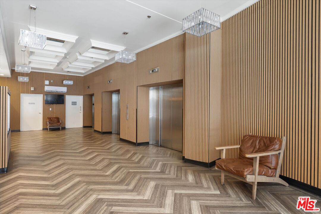 312 W 5th St Unit: 917
