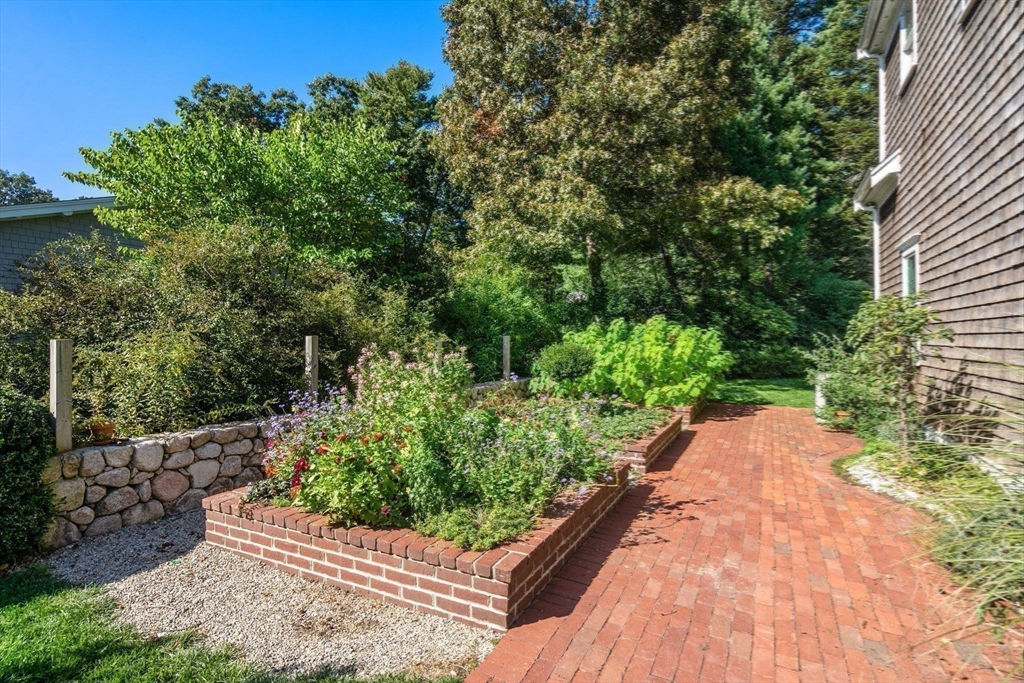 12 Brewster Rd