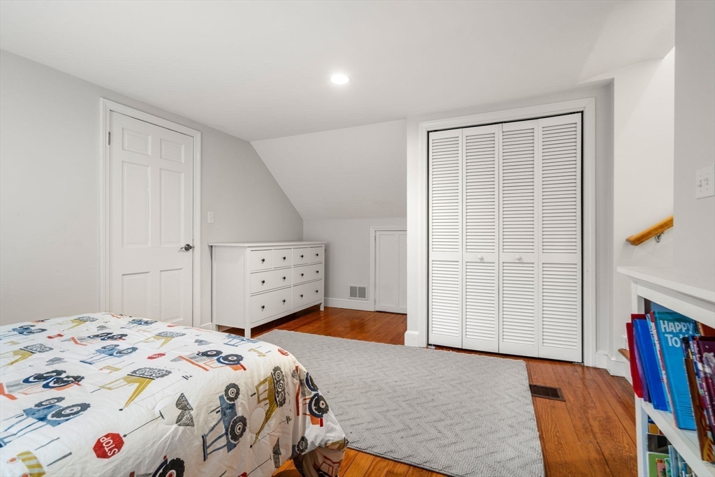 12 Brewster Rd