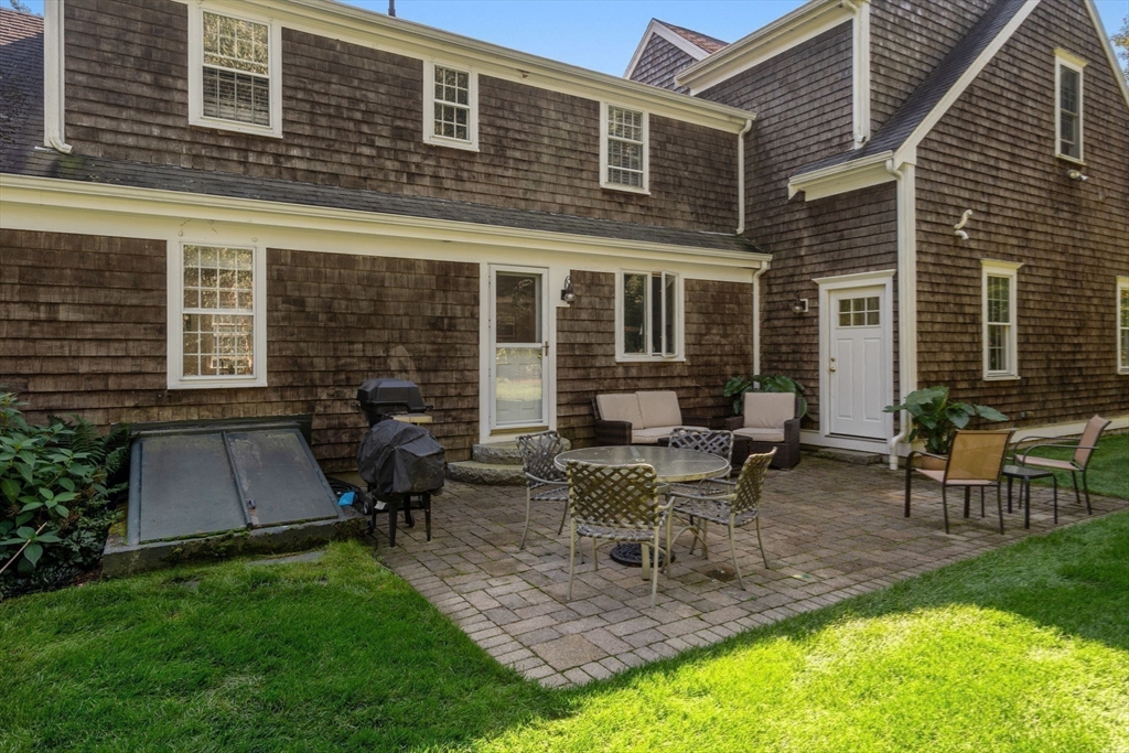 12 Brewster Rd