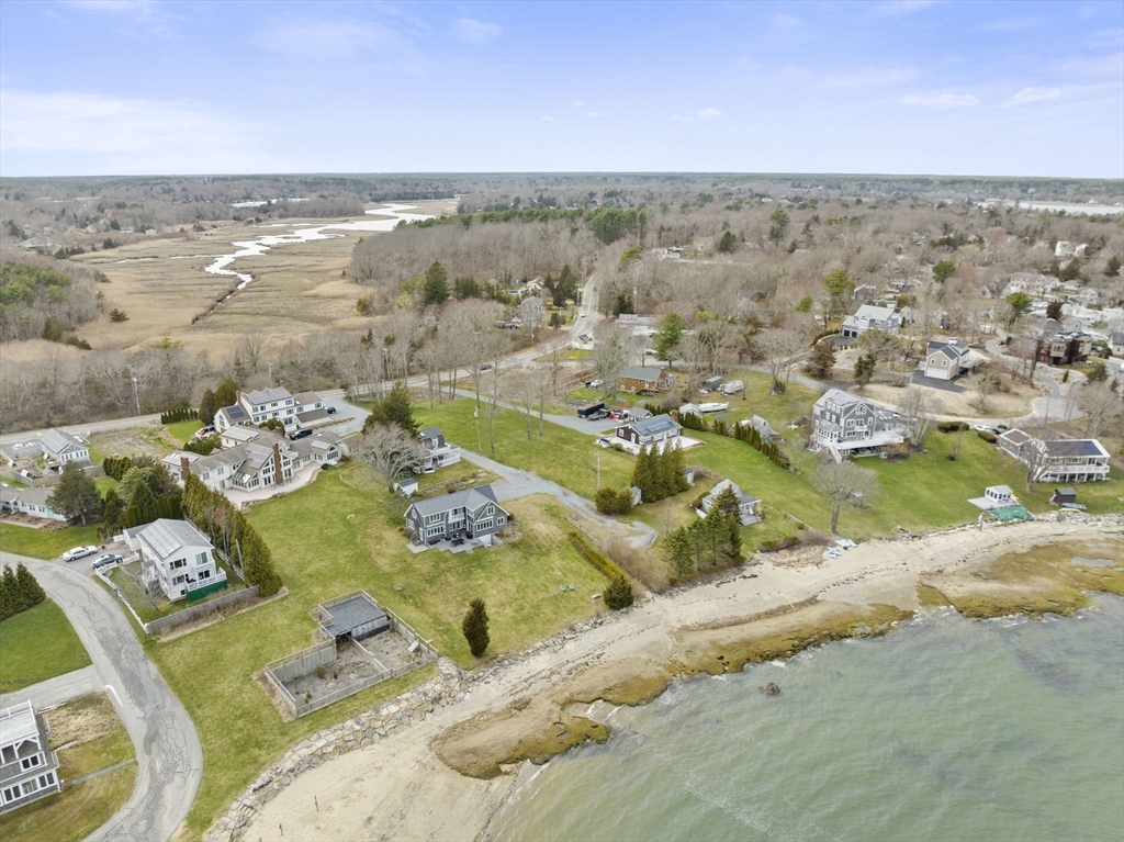 7 Pebble Ln