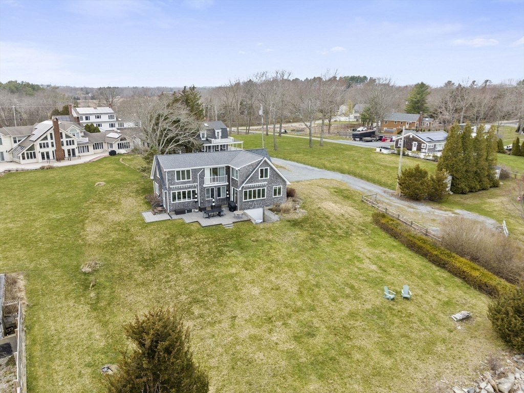 7 Pebble Ln