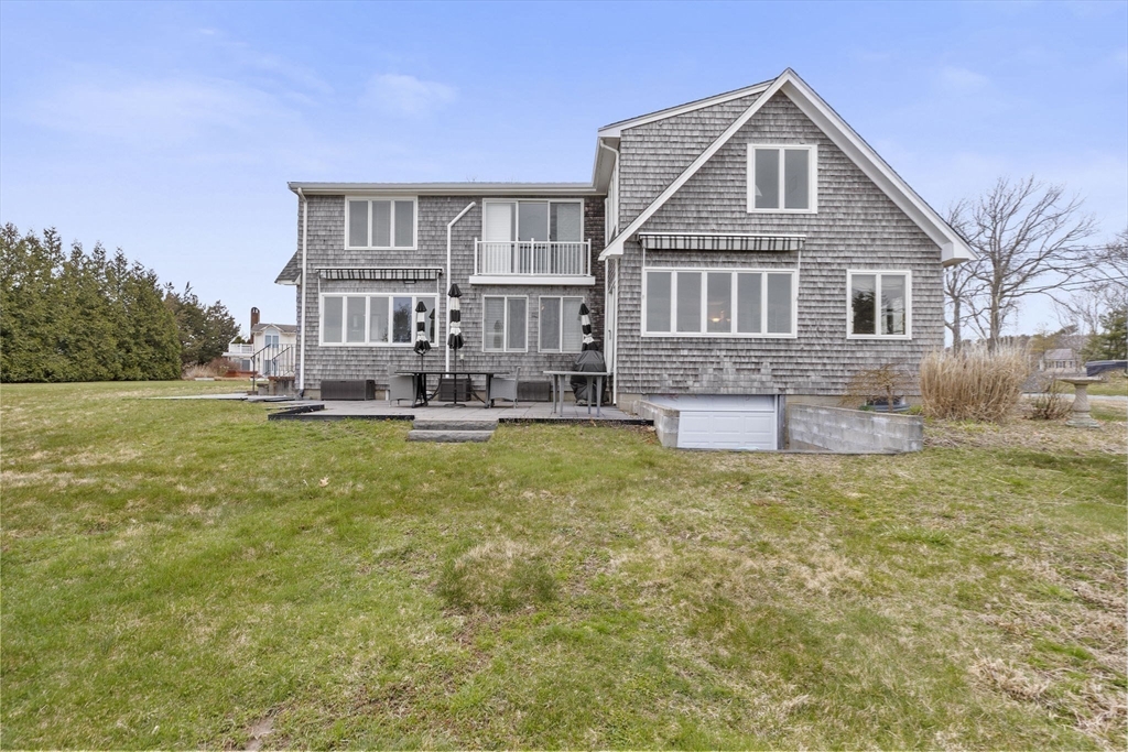 7 Pebble Ln