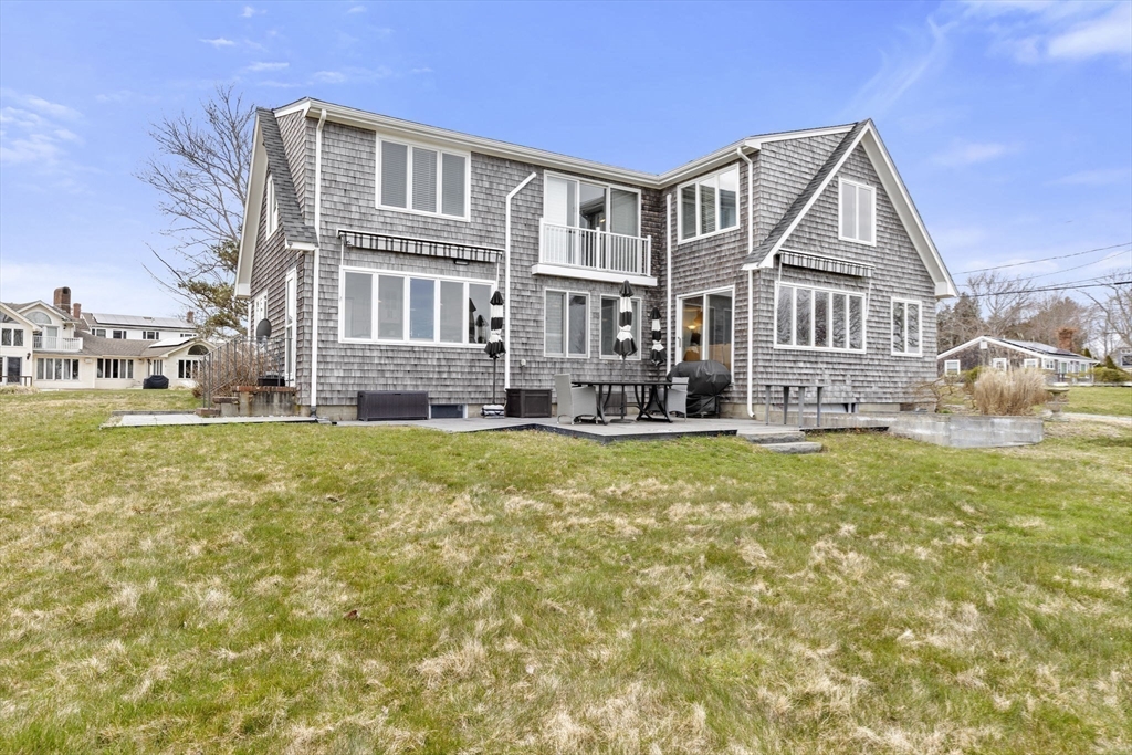7 Pebble Ln