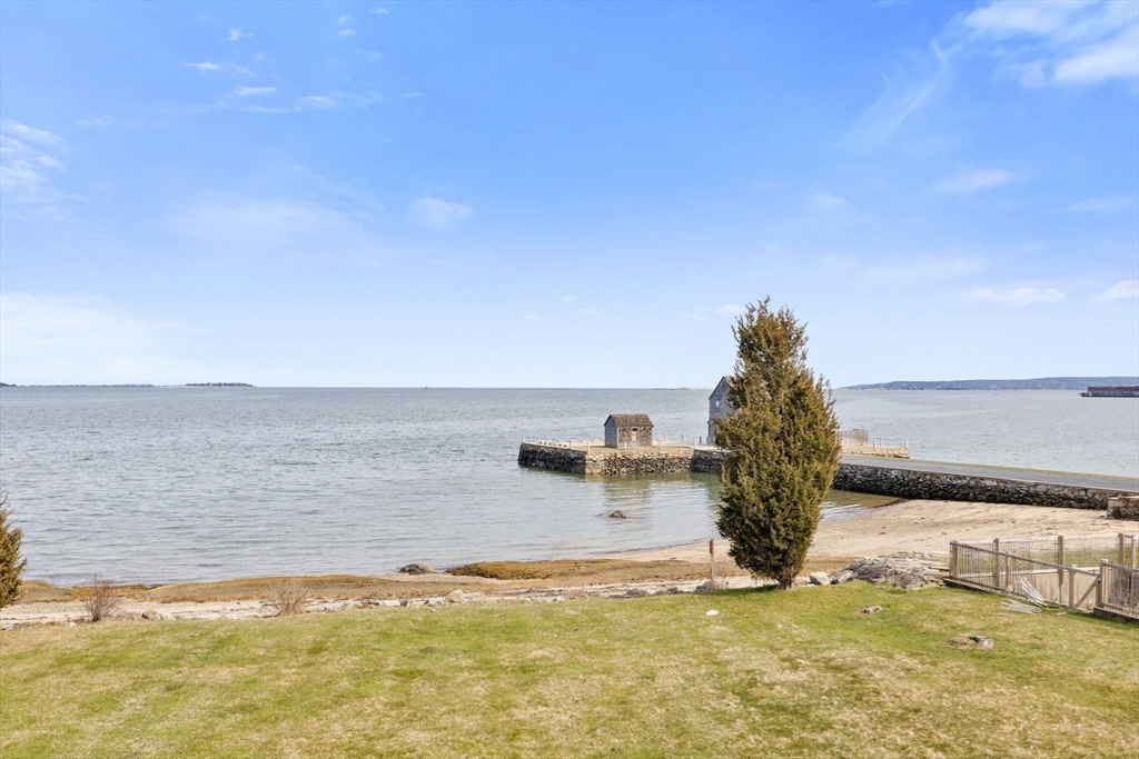 7 Pebble Ln