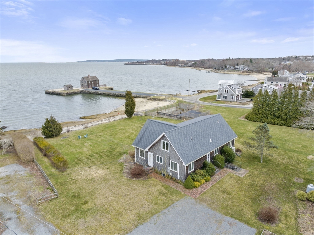 7 Pebble Ln