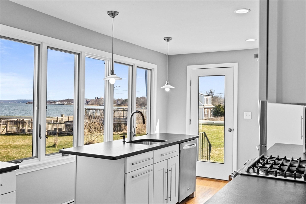 7 Pebble Ln