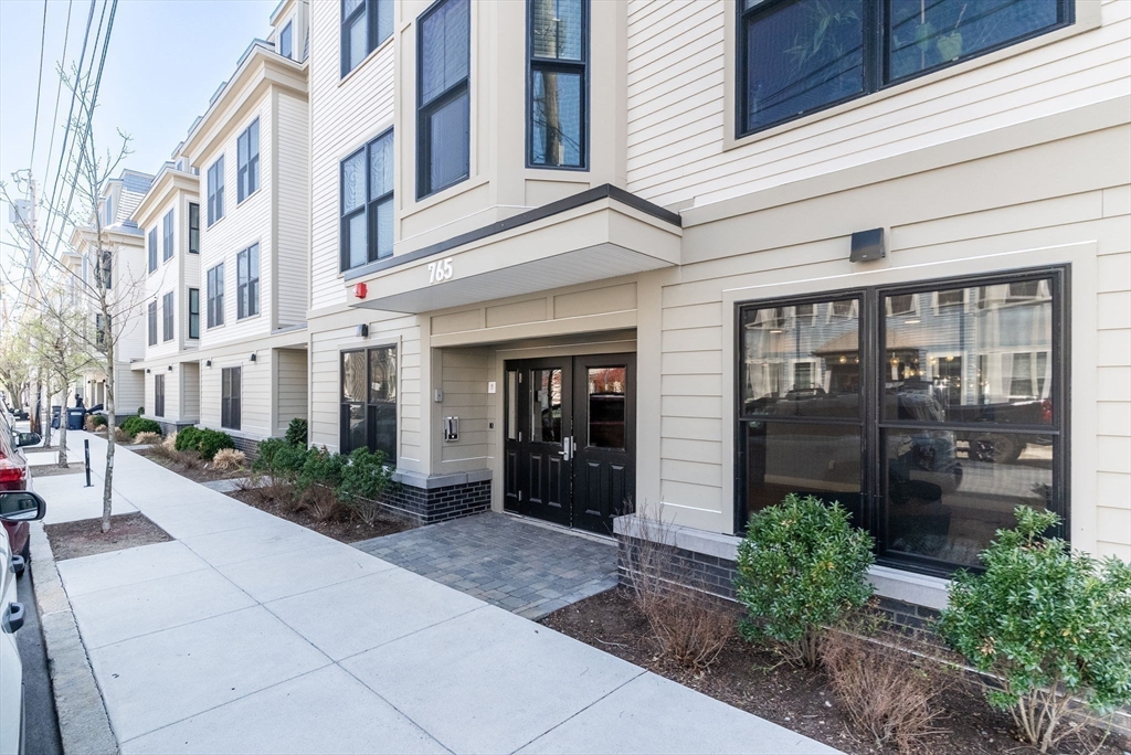 765 E 3rd St # 307