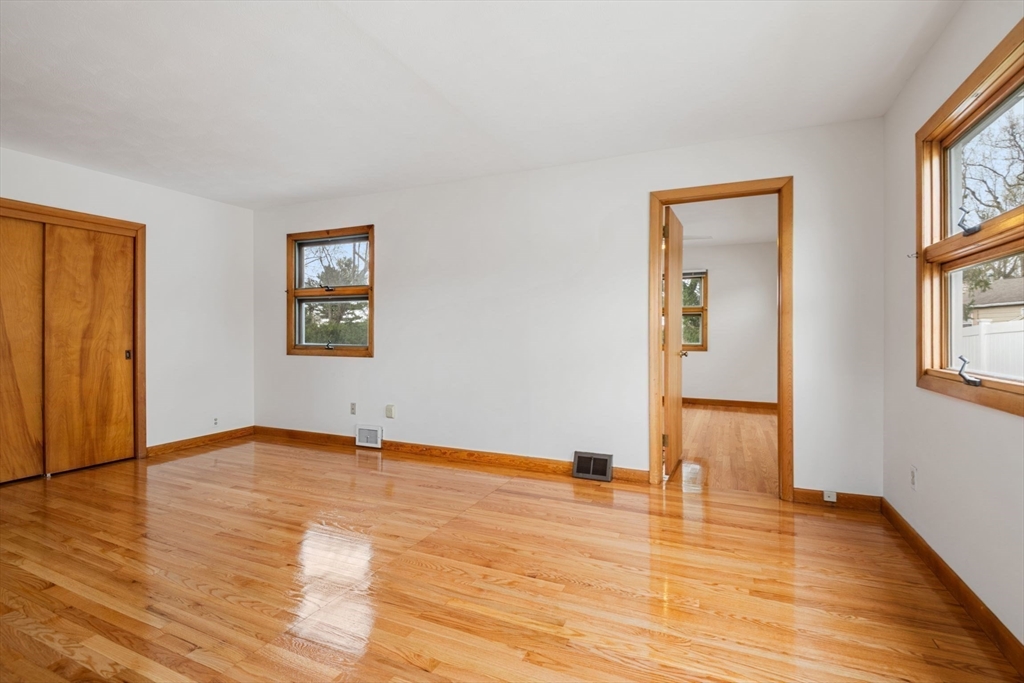 20 Laurence Dr