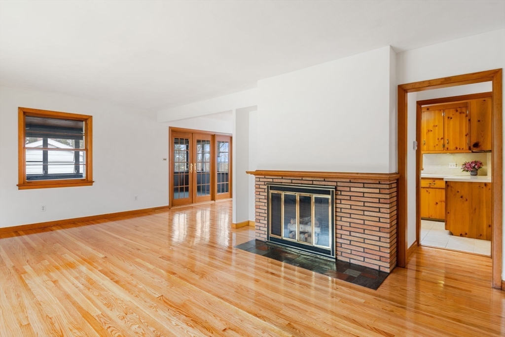 20 Laurence Dr
