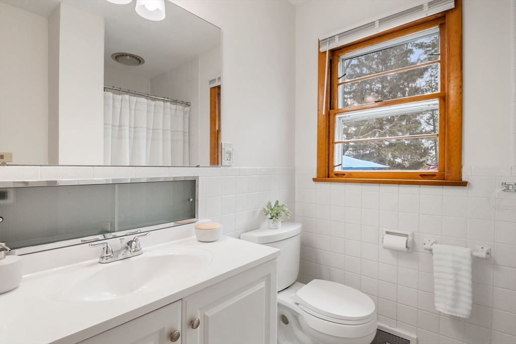 20 Laurence Dr