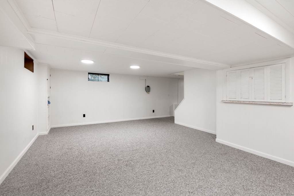 20 Laurence Dr