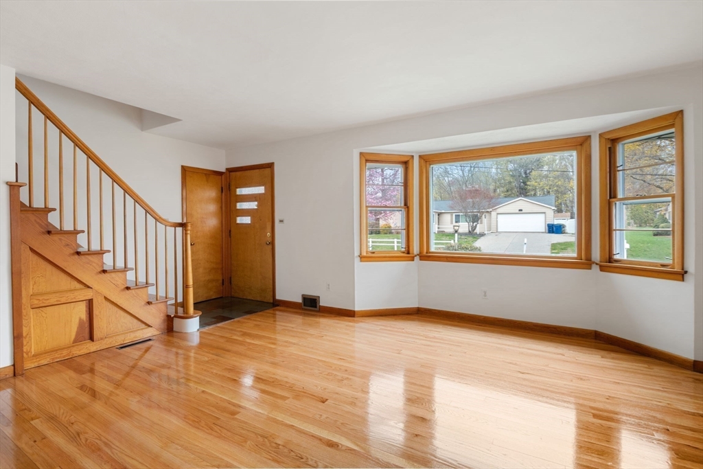20 Laurence Dr