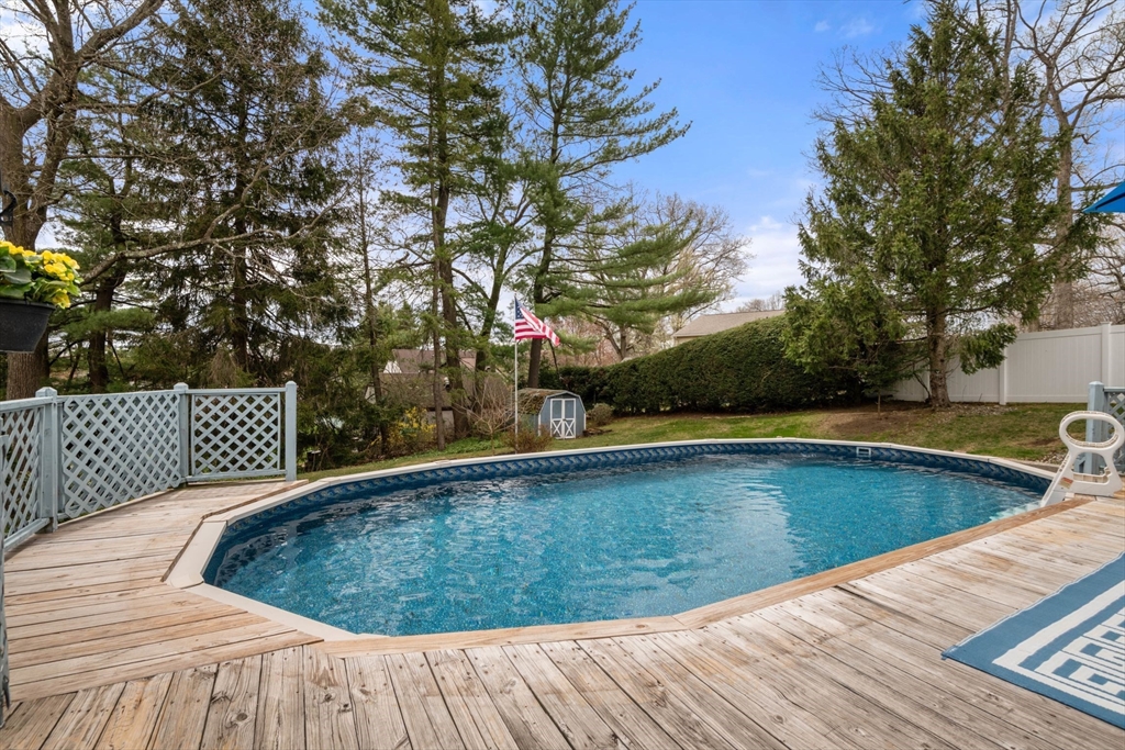 20 Laurence Dr