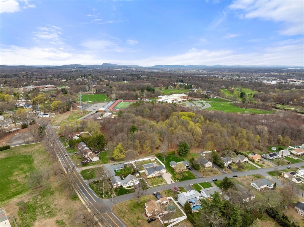 20 Laurence Dr