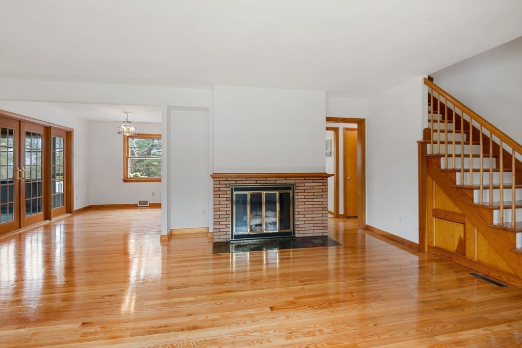 20 Laurence Dr