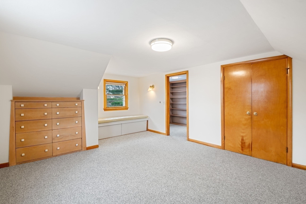 20 Laurence Dr