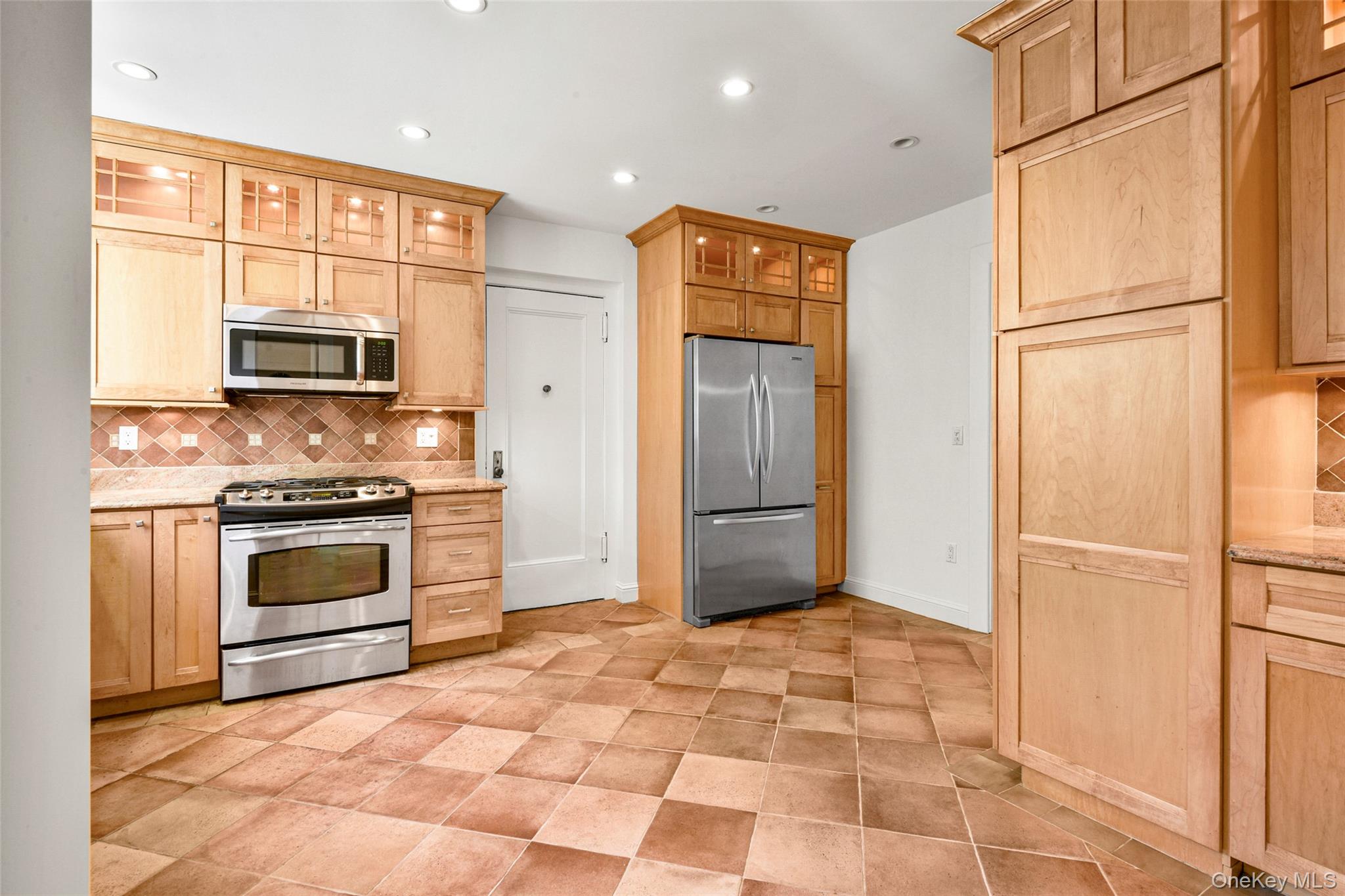 1 Rivermere Unit: 1G