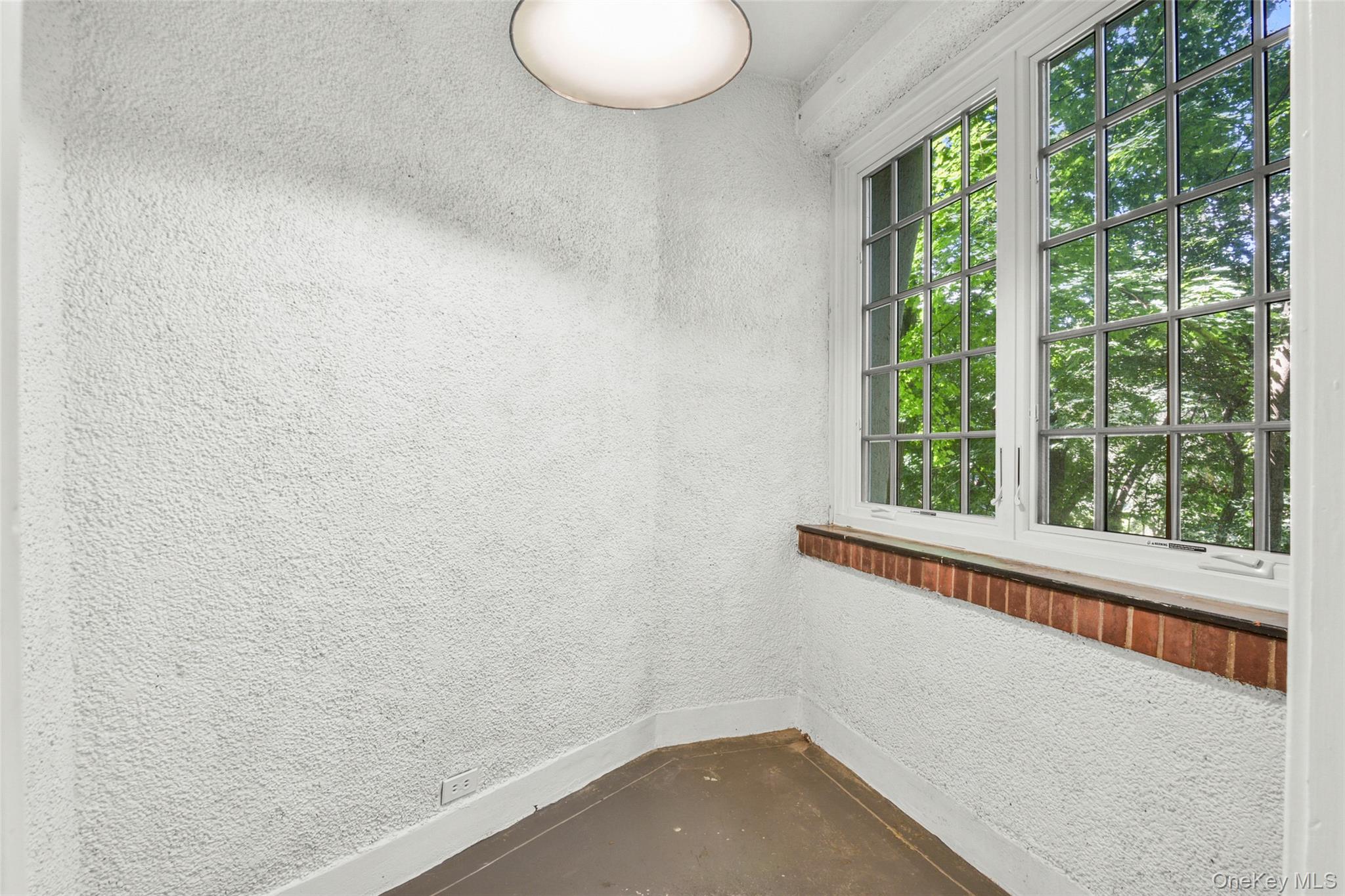 1 Rivermere Unit: 1G