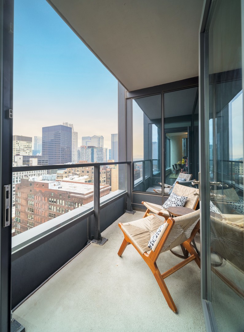 60 E Monroe Street Unit: 2905