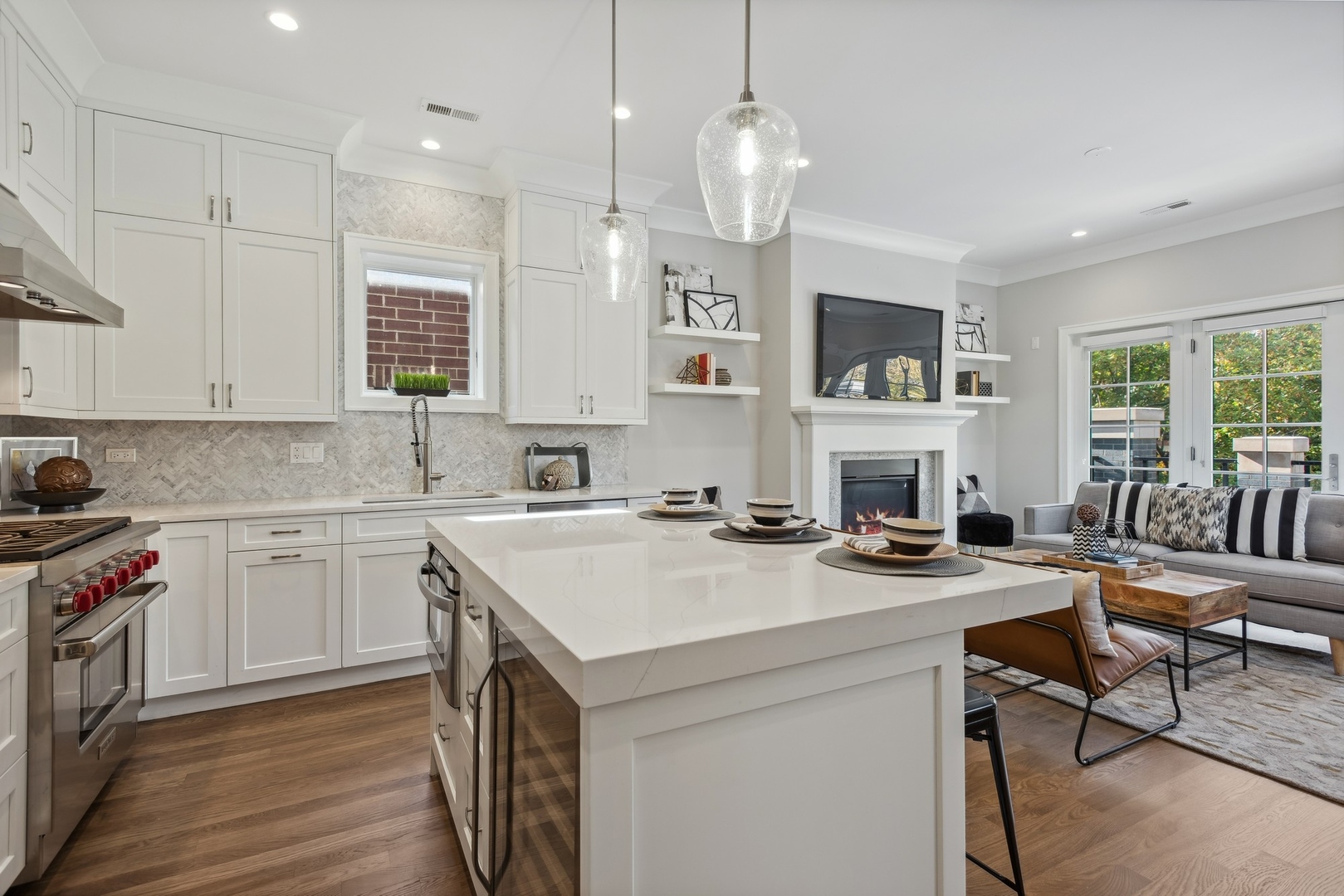 2049 N Bissell Street Unit: 3