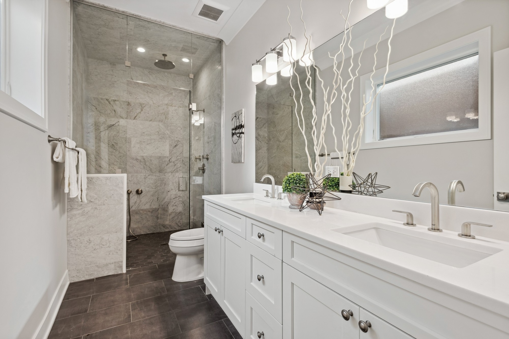 2049 N Bissell Street Unit: 3