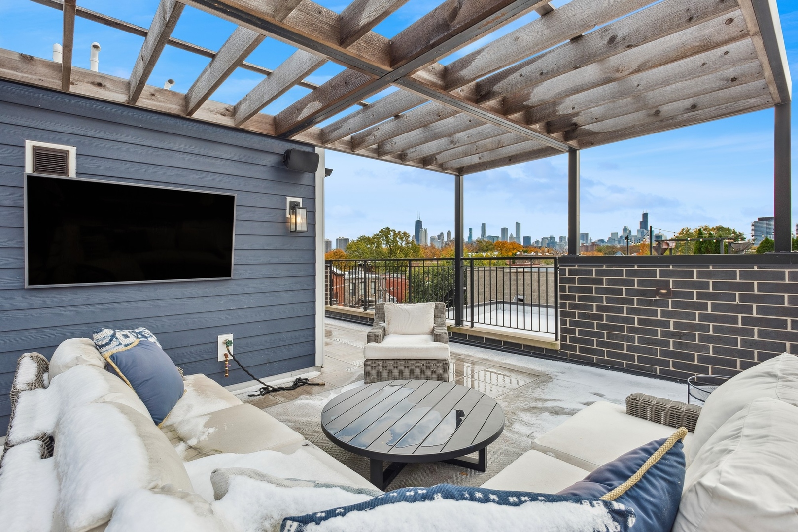 2049 N Bissell Street Unit: 3