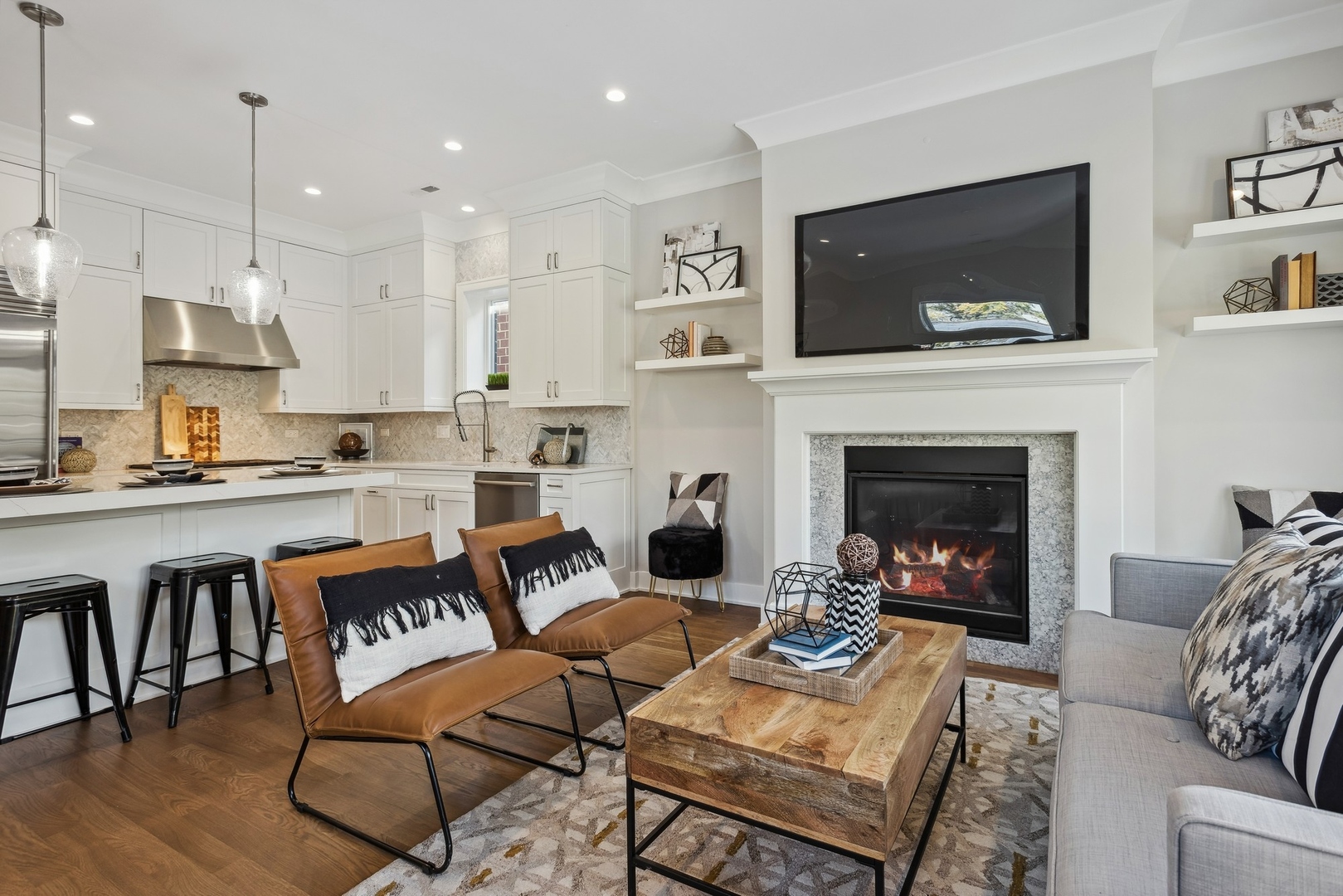 2049 N Bissell Street Unit: 3