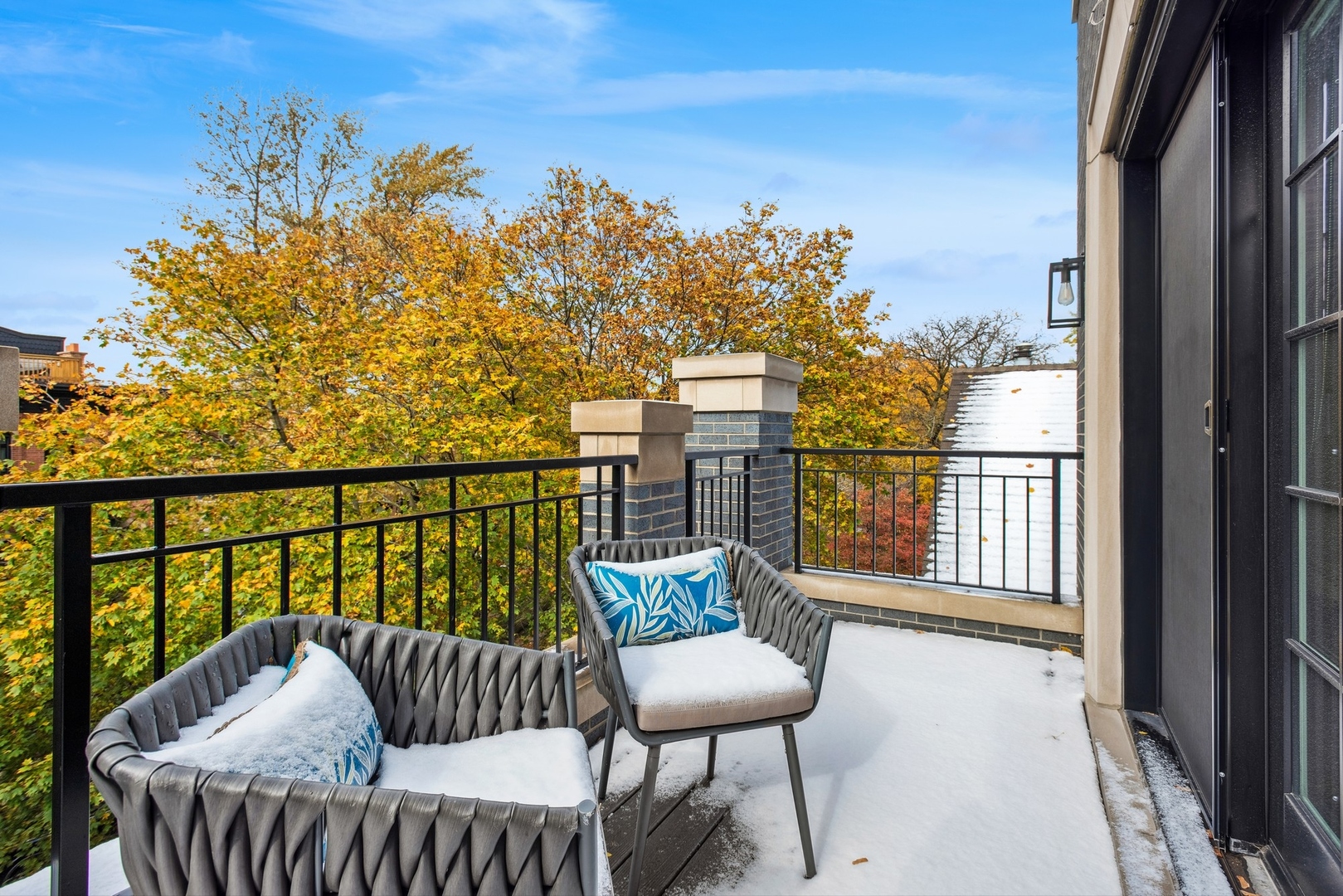 2049 N Bissell Street Unit: 3