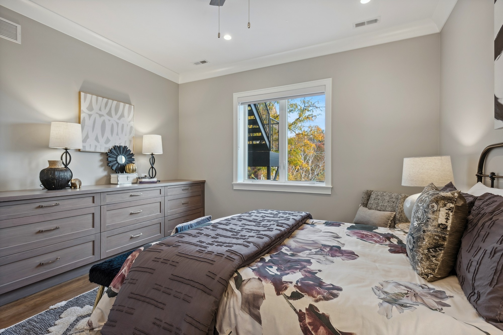 2049 N Bissell Street Unit: 3