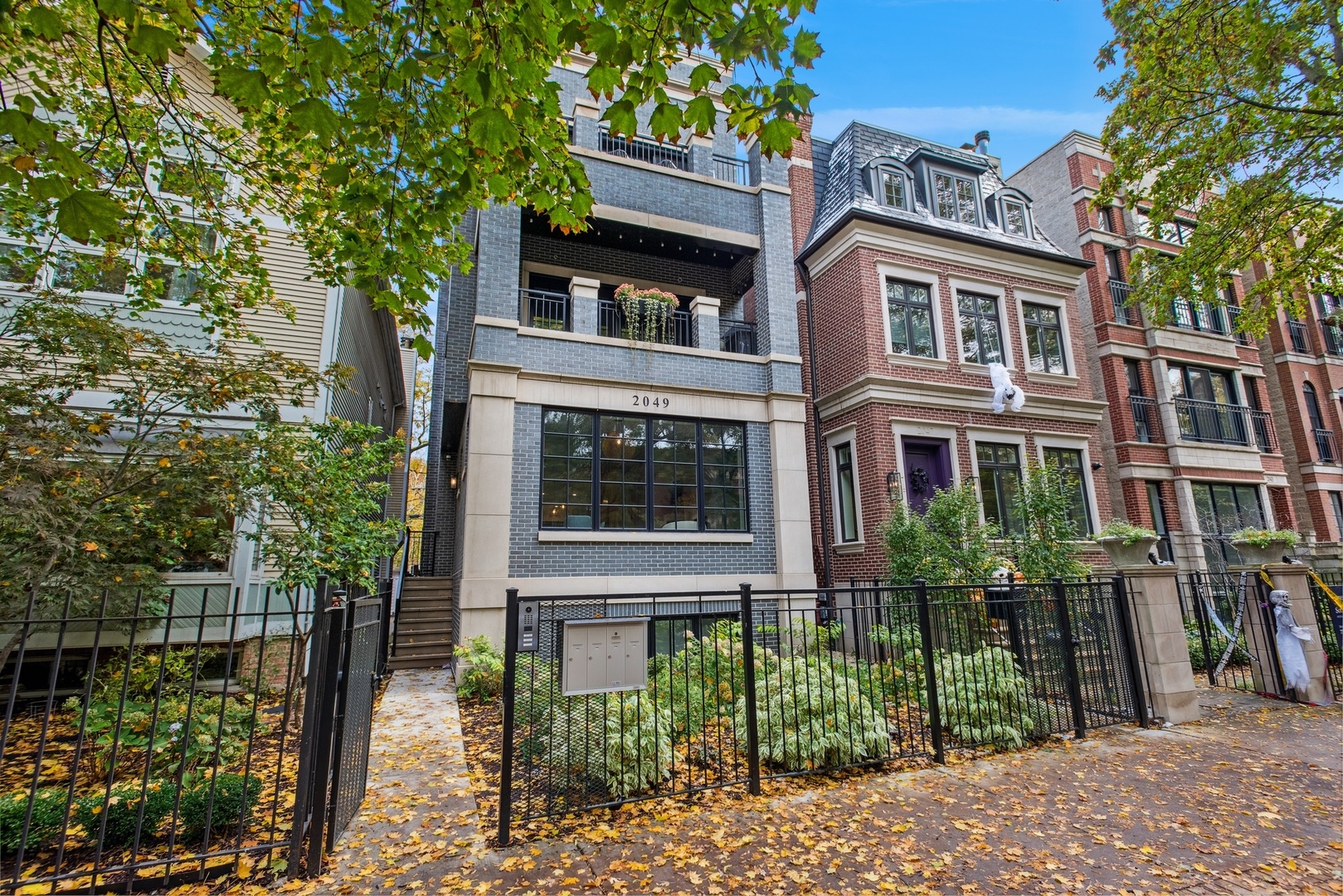 2049 N Bissell Street Unit: 3