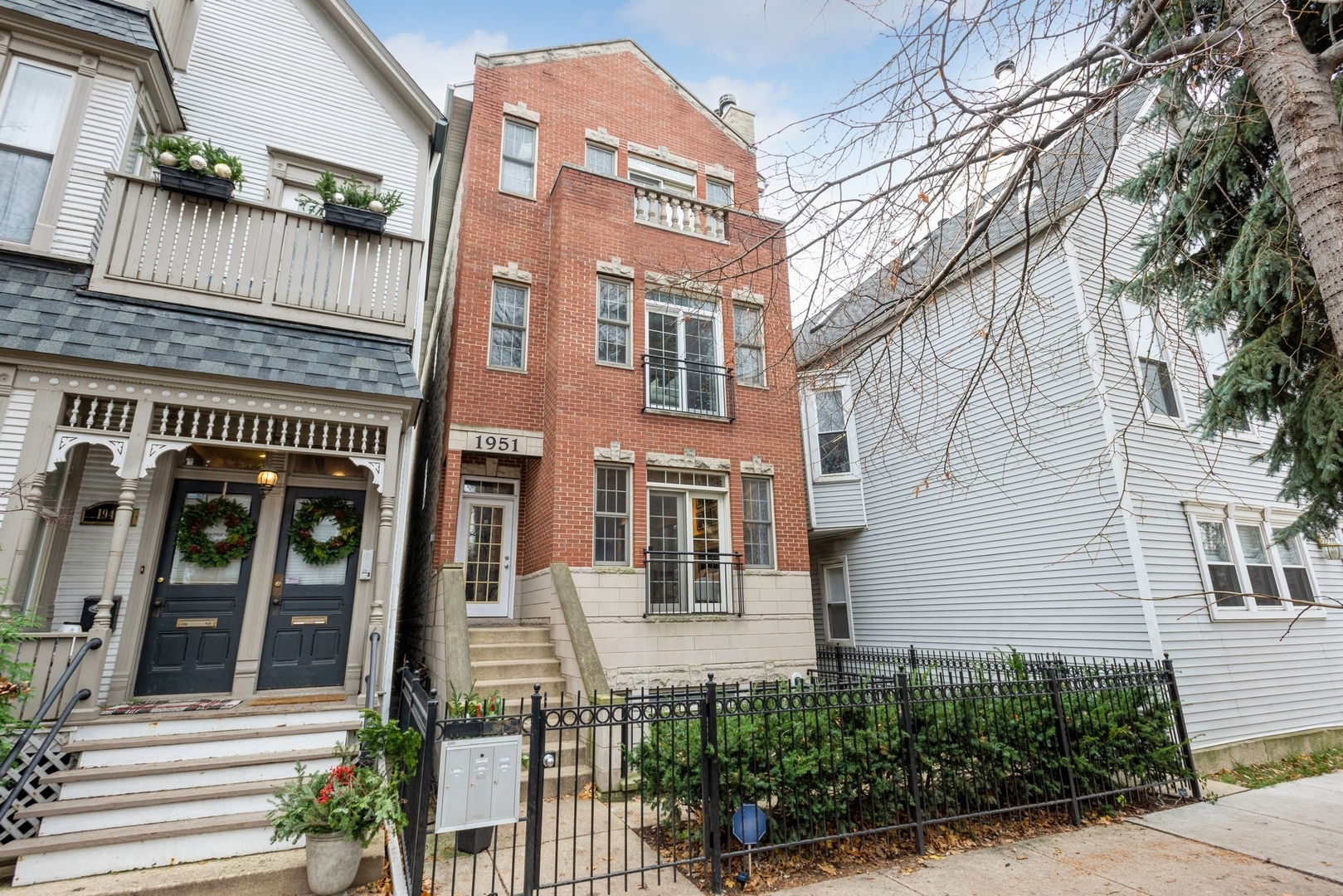 1951 W Melrose Street Unit: 1