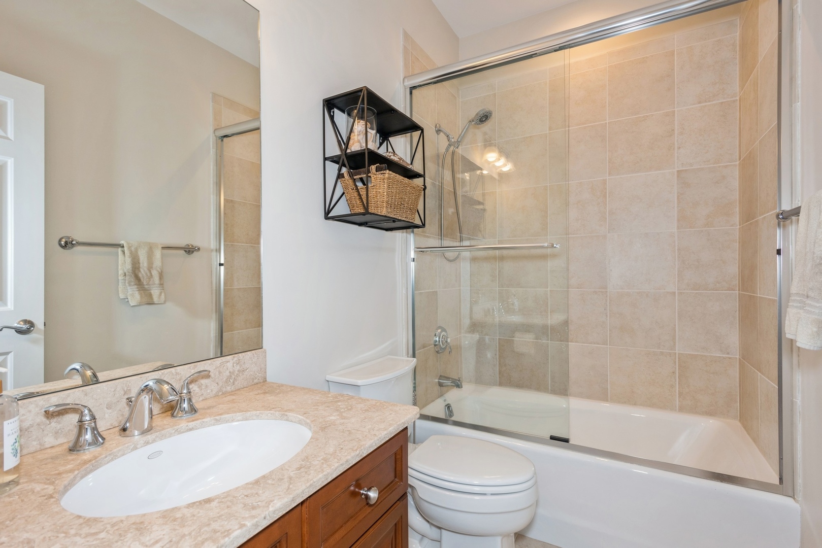 1951 W Melrose Street Unit: 1