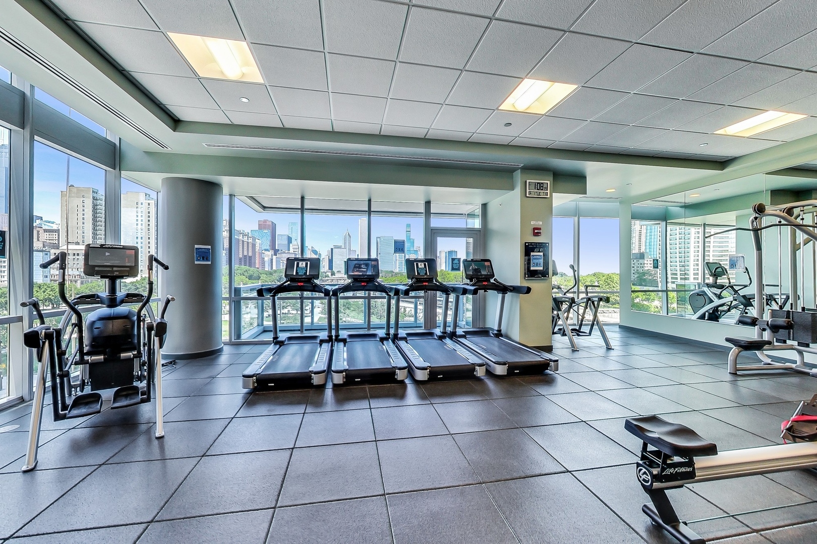 1201 S Prairie Avenue Unit: 5002