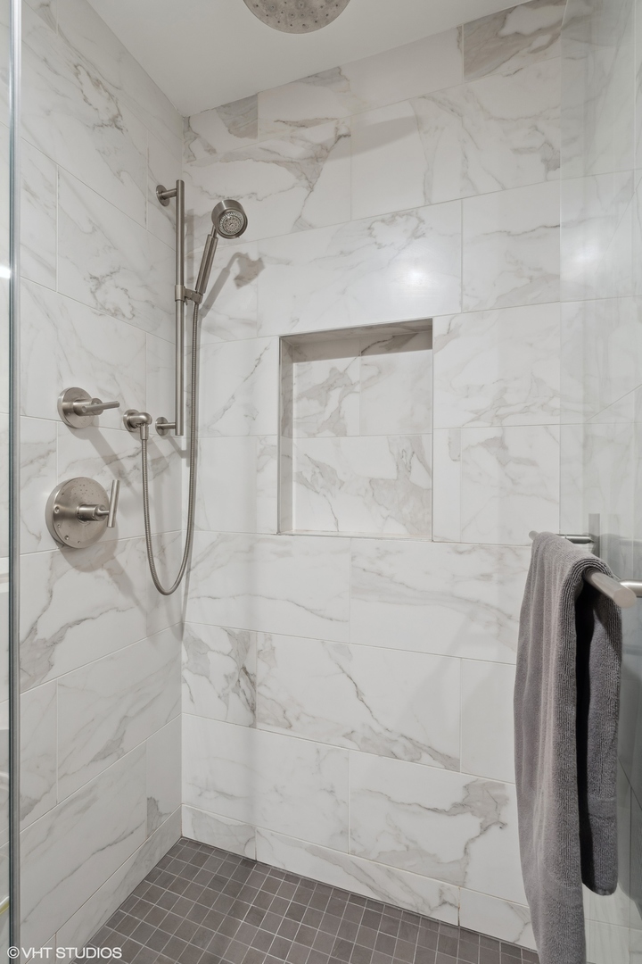 57 E Delaware Place Unit: 1705