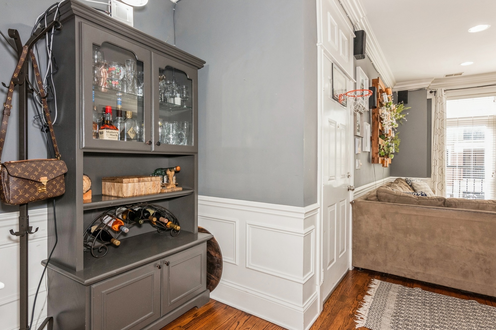 3057 N CLYBOURN Avenue Unit: 2N