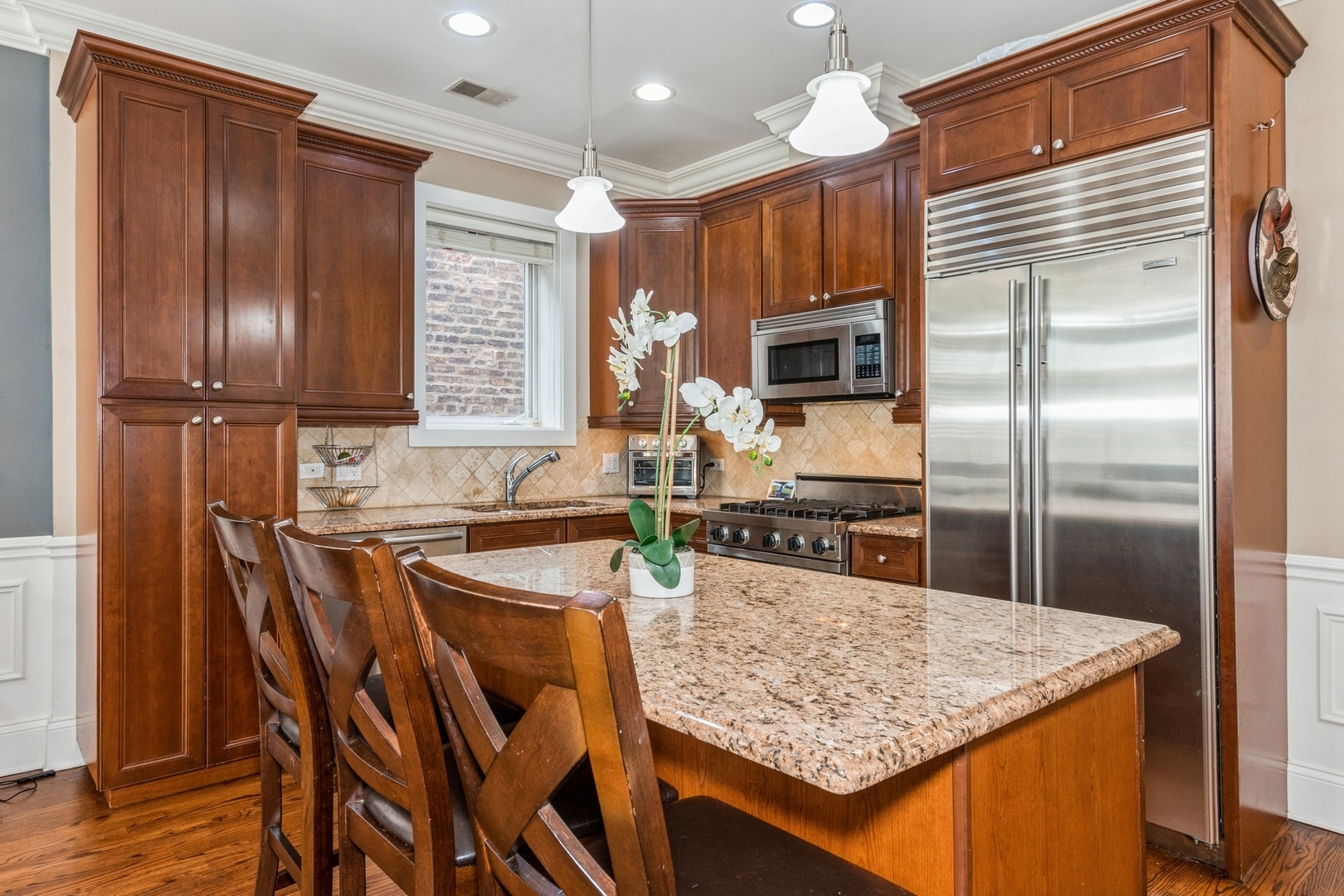 3057 N CLYBOURN Avenue Unit: 2N