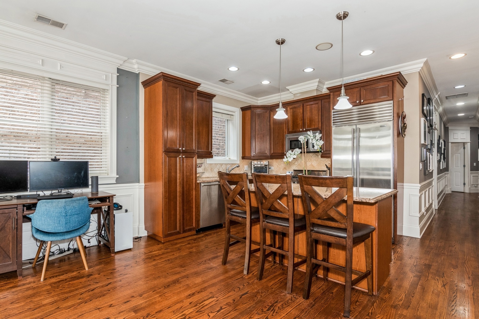 3057 N CLYBOURN Avenue Unit: 2N