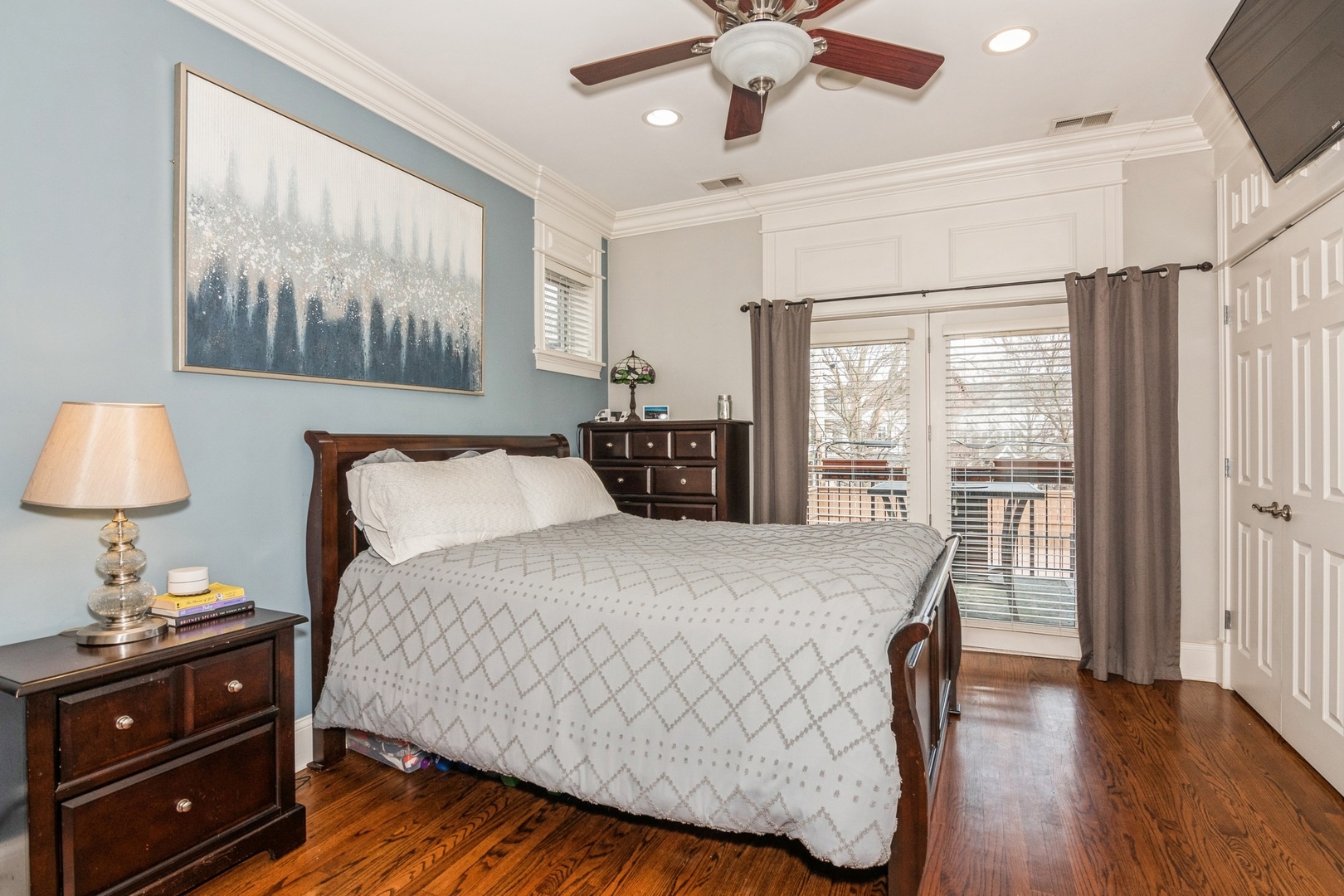 3057 N CLYBOURN Avenue Unit: 2N