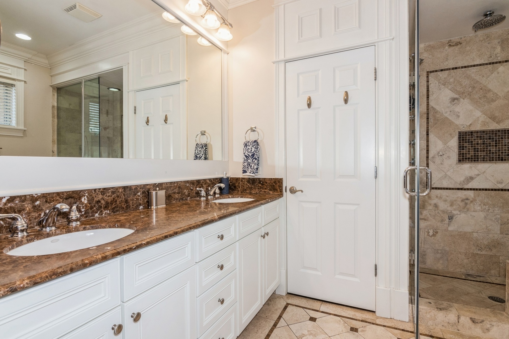 3057 N CLYBOURN Avenue Unit: 2N