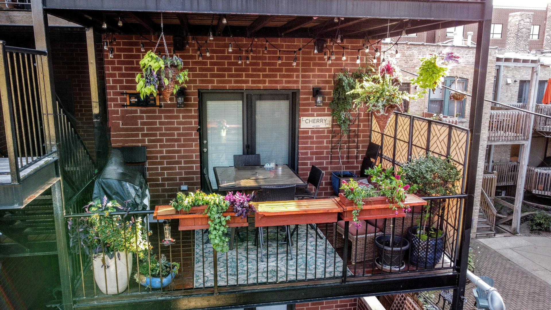 3057 N CLYBOURN Avenue Unit: 2N